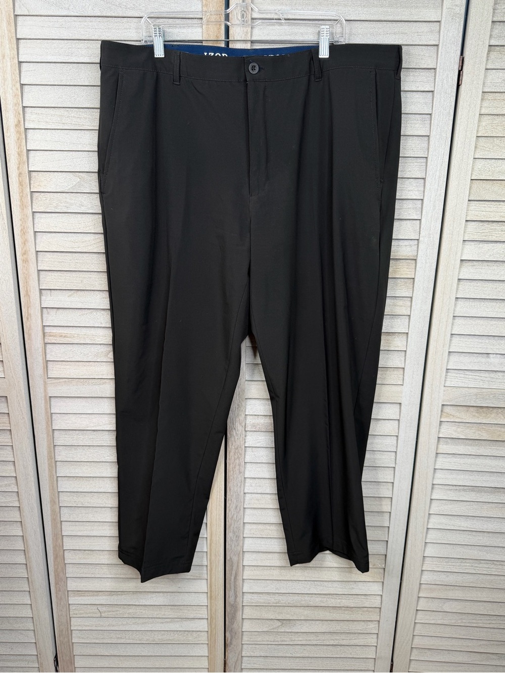 IZOD Men's Golf Swingflex Straight Fit Flat Front Pants Black-42/30